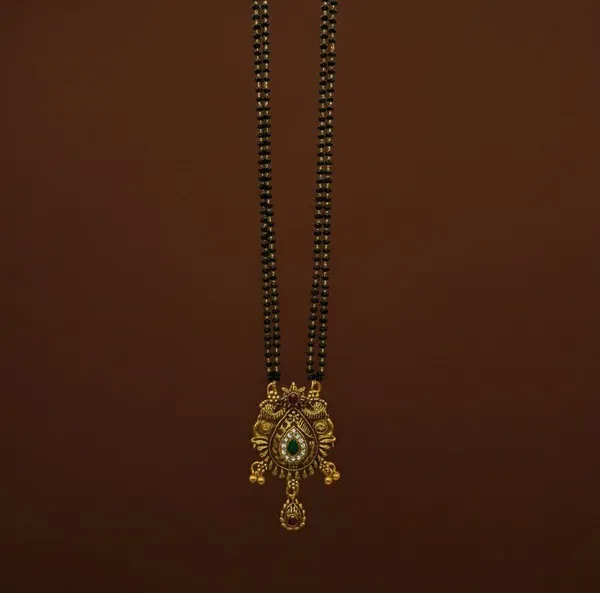 Black_Beaded_Traditional_Mangalsutra_Necklace_for_Women