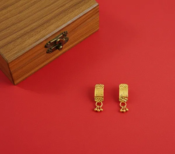 Gold_Tone_Traditional_Drop_Earrings_for_Women
