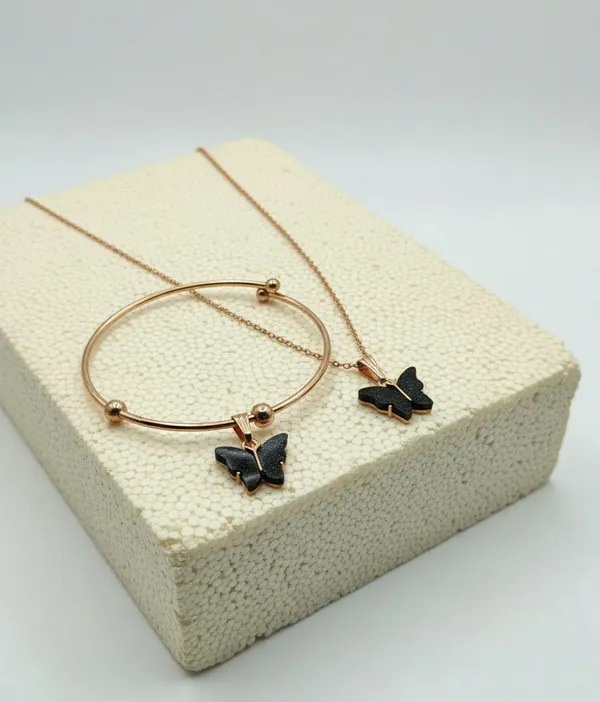 Gold-Toned_Butterfly_Necklace_And_Bracelet_Set_for_Women