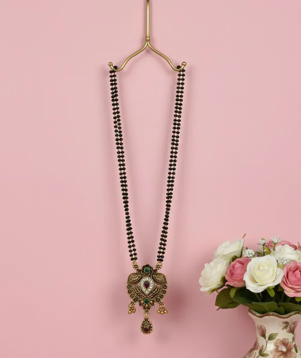 Black_Beaded_Traditional_Mangalsutra_Necklace_for_Women