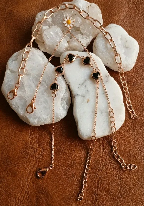 Rose_Gold_Layered_Heart_And_Daisy_Necklace_Set