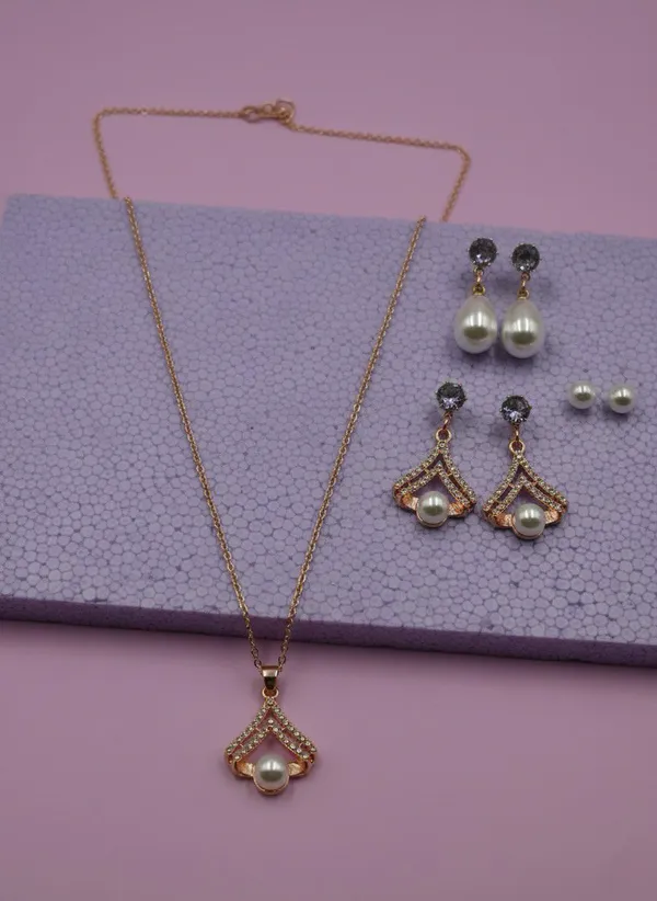 Rose_Gold_Pearl_Pendant_And_Earrings_Set_for_Women