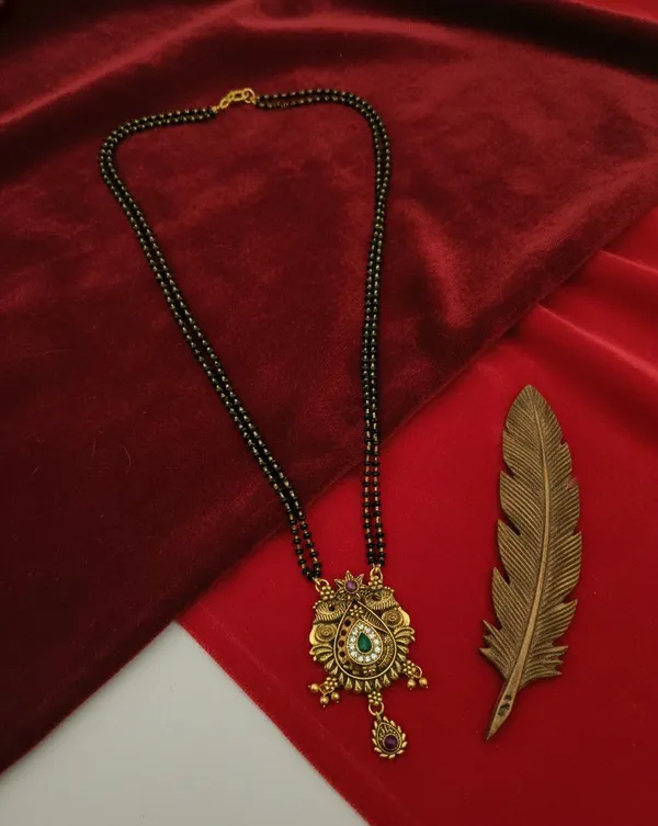 Black_Beaded_Traditional_Mangalsutra_Necklace_for_Women