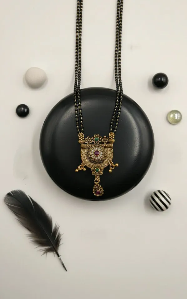 Black_Bead_Traditional_Mangalsutra_Necklace_for_Women
