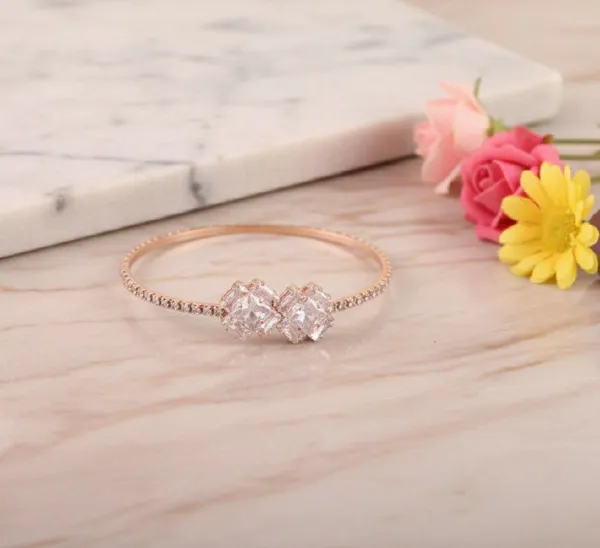 Rose_Gold_Crystal_Embellished_Bangle_for_Women