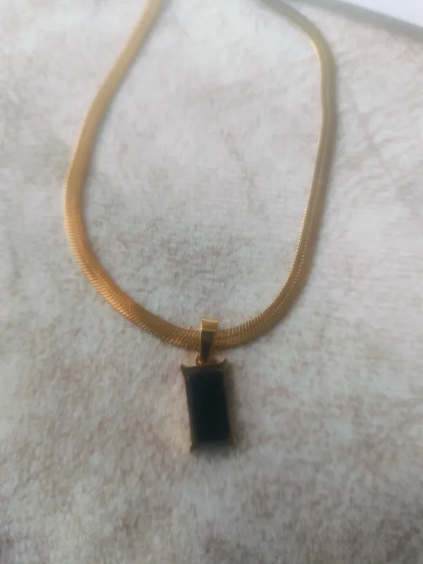 Gold_Tone_Rectangular_Pendant_Necklace_for_All