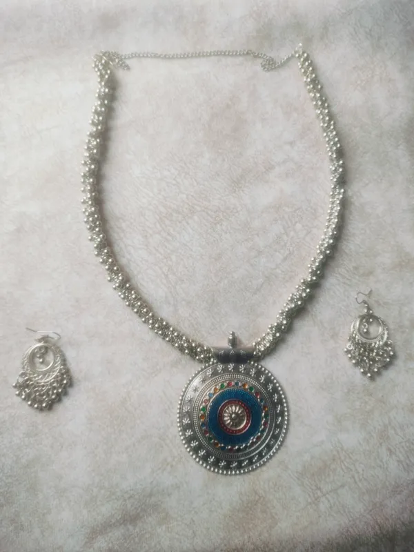 Silver_Tone_Traditional_Circular_Pendant_Necklace_And_Earrings_Set_For_Women