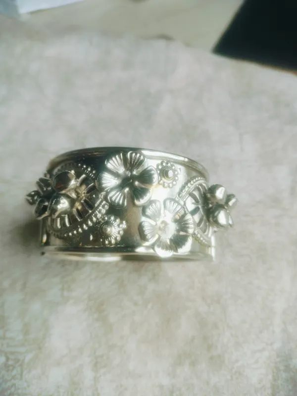 Silver_Stainless_Steel_Floral_Cuff_Bracelet_For_Women