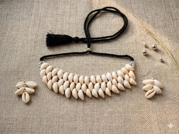 White_Shell_Statement_Necklace_And_Earrings_Set_For_Women