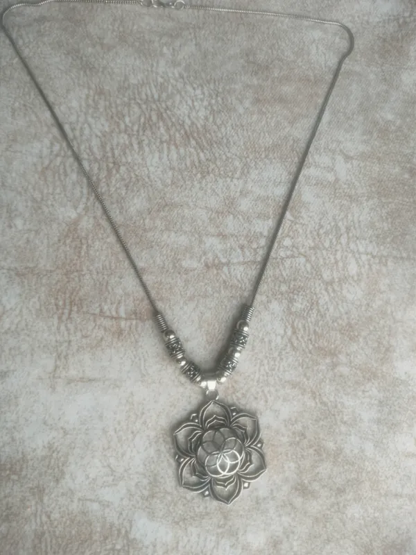 Silver_Stainless_Steel_Floral_Pendant_Necklace_For_Women