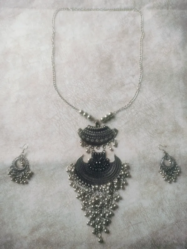 Silver_Oxidized_Statement_Necklace_And_Earrings_Set_For_Women
