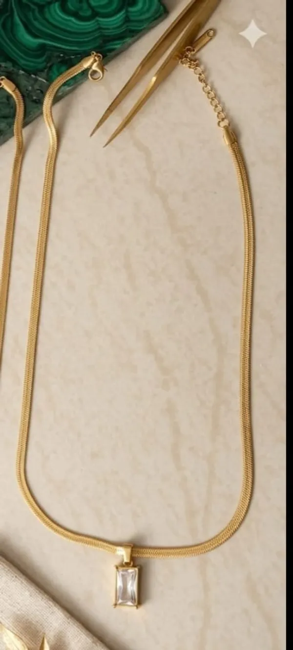 Gold_Stainless_Steel_Geometric_Pendant_Necklace_For_Women