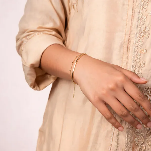 Gold_Tone_Delicate_Bracelet_For_Women