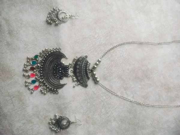 Silver_Oxidized_Multicolor_Stone_Necklace_Set_For_Women