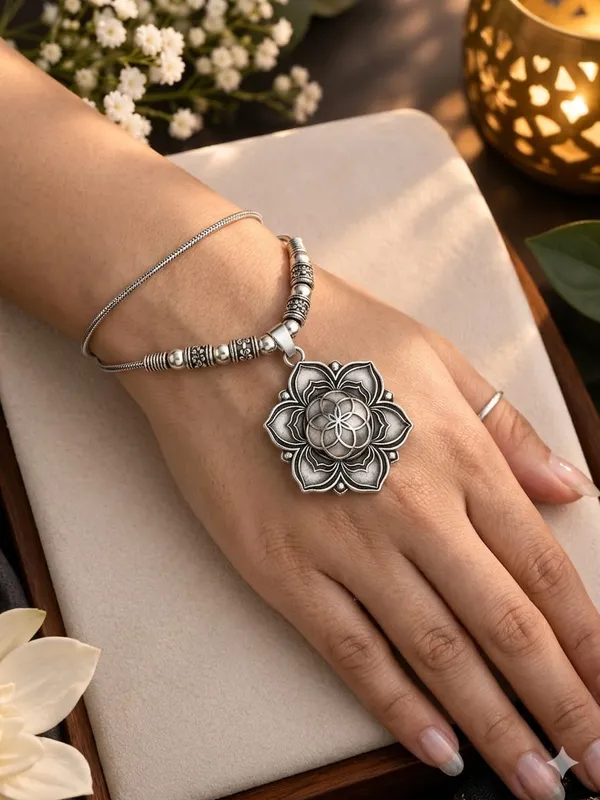 Silver_Stainless_Steel_Floral_Pendant_Necklace_For_Women