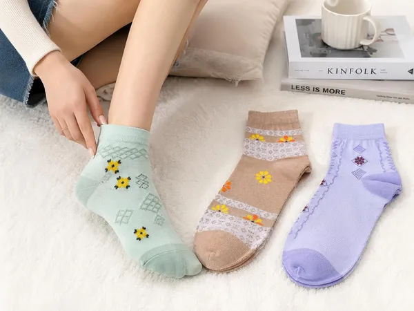 Women_Multicolour_Winter_Regular_Floral_Designer_Socks_(_combo_of_3_)
