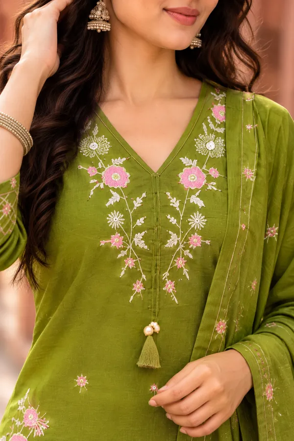 Green_Mal_Cotton_With_Embroidery_3_Pec-Kurti_Set_For_Women
