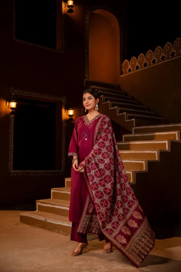 Maroon_Cotton_With_Azrak_Print_3_Pec-Kurti_Set_For_Women