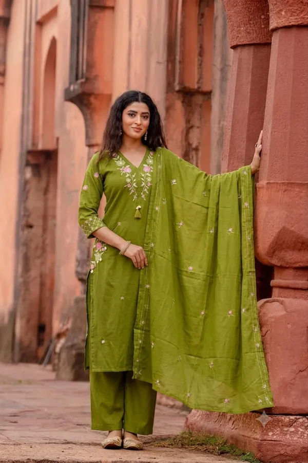 Green_Mal_Cotton_With_Embroidery_3_Pec-Kurti_Set_For_Women
