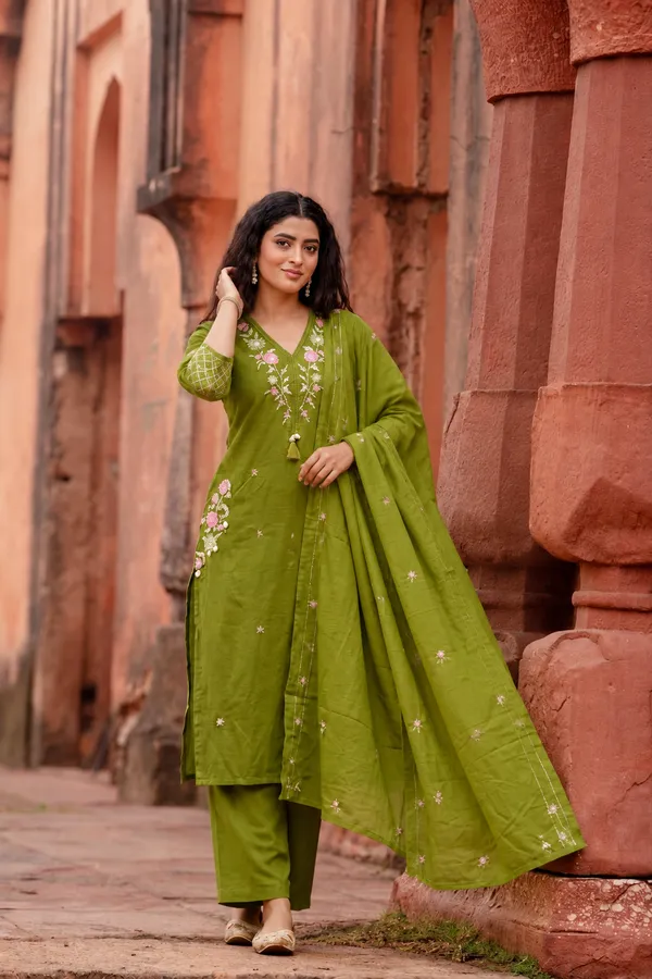 Green_Mal_Cotton_With_Embroidery_3_Pec-Kurti_Set_For_Women