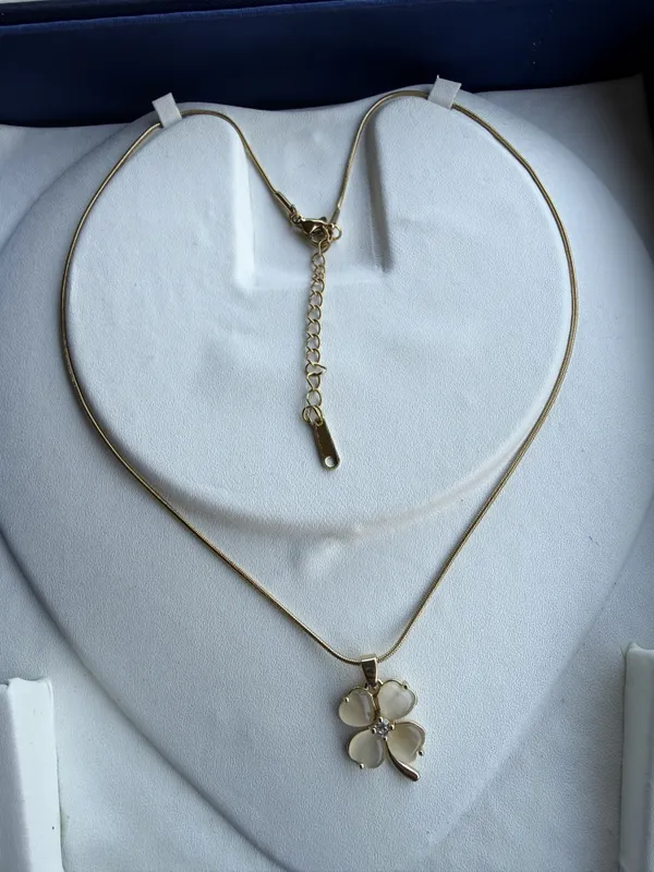 Gold_Stainless_Steel_Clover_Pendant_Necklace_For_Women