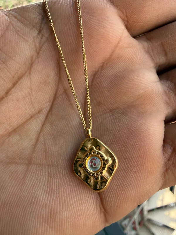 Gold_Stainless_Steel_Decorative_Pendant_Necklace_For_Women