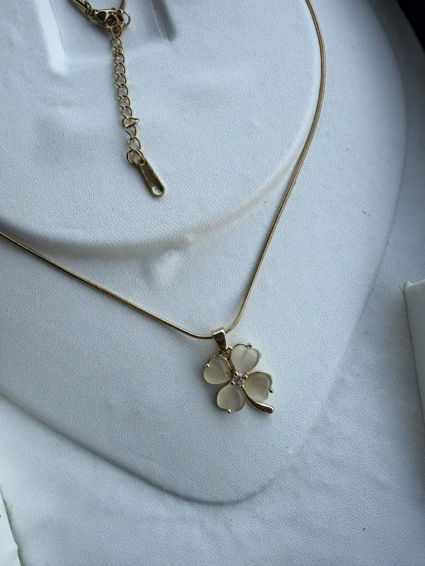 Gold_Stainless_Steel_Clover_Pendant_Necklace_For_Women