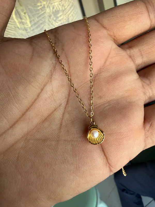 Gold_Stainless_Steel_Shell_Pendant_Necklace_For_Women