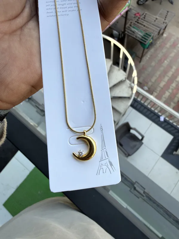 Gold_Stainless_Steel_Crescent_Moon_Pendant_Necklace_For_Women