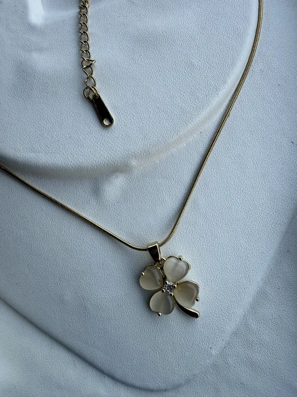 Gold_Stainless_Steel_Clover_Pendant_Necklace_For_Women