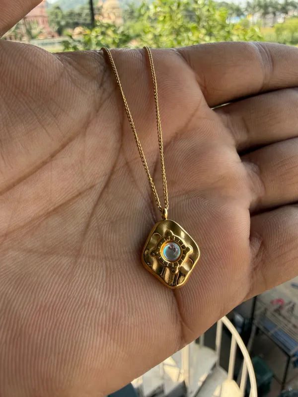 Gold_Stainless_Steel_Decorative_Pendant_Necklace_For_Women