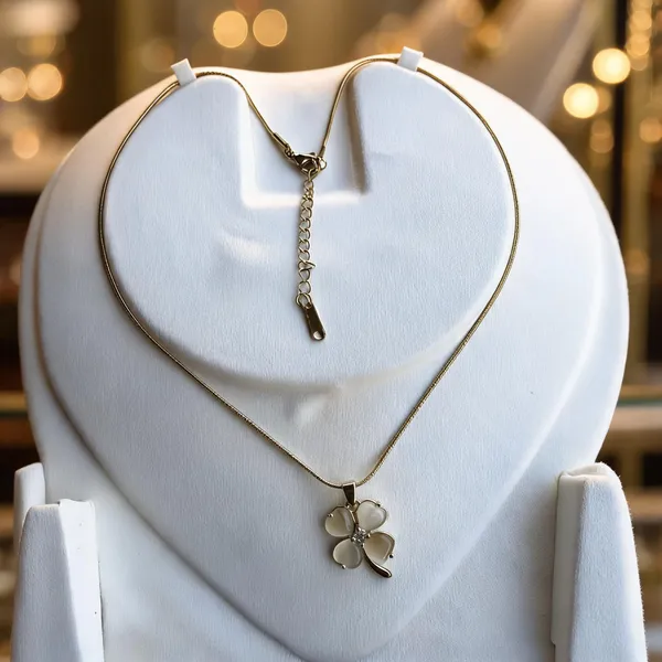 Gold_Stainless_Steel_Clover_Pendant_Necklace_For_Women