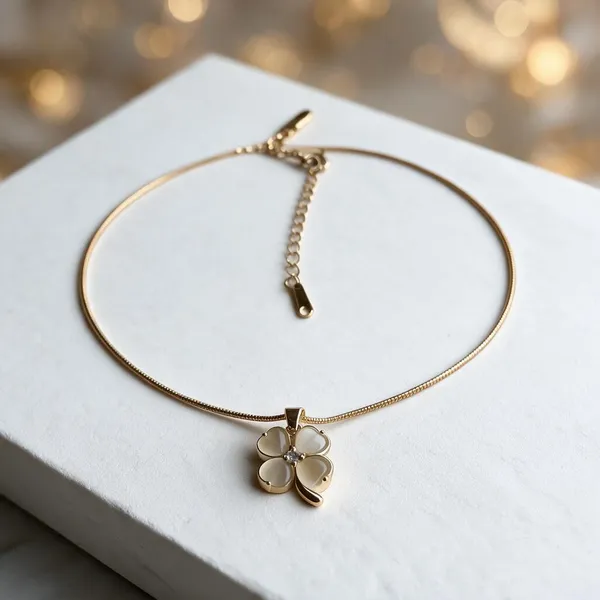 Gold_Stainless_Steel_Clover_Pendant_Necklace_For_Women