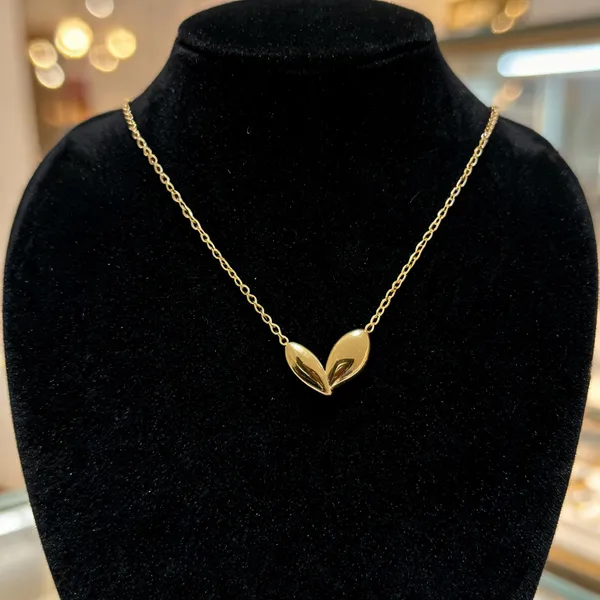 Gold_Stainless_Steel_Leaf_Pendant_Necklace_For_Women