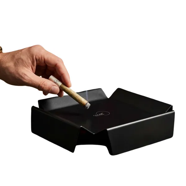 Black_Cigar_Ashtray