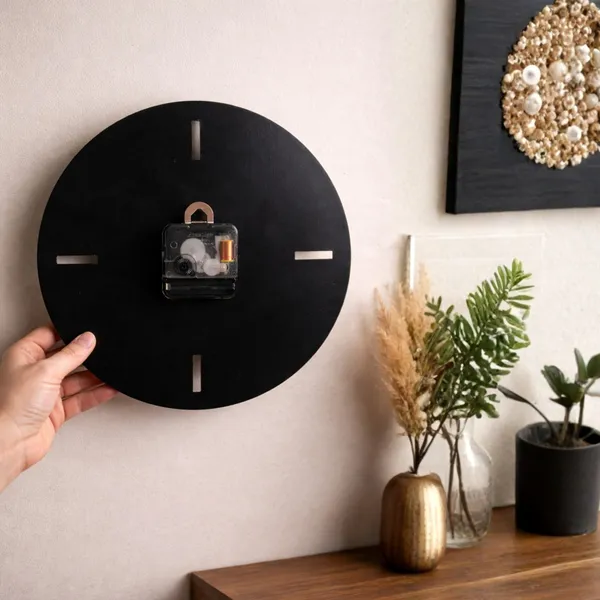 Black_Modern_Minimalist_Round_Wall_Clock