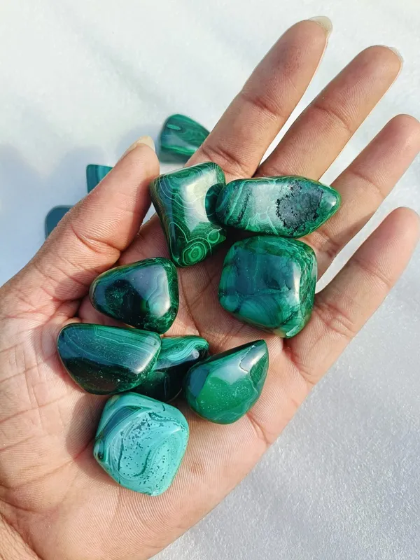 Green_Malachite_Tumbled_Polished_Stones