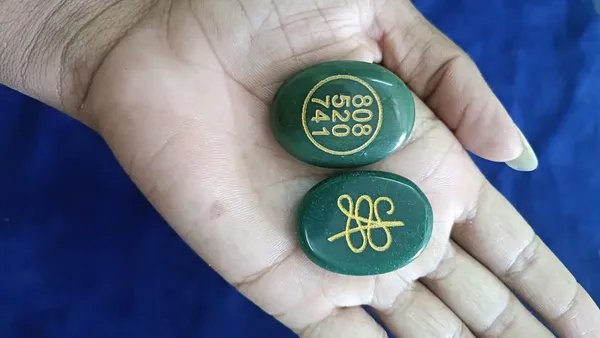 Green_Engraved_Oval_Palm_Stone
