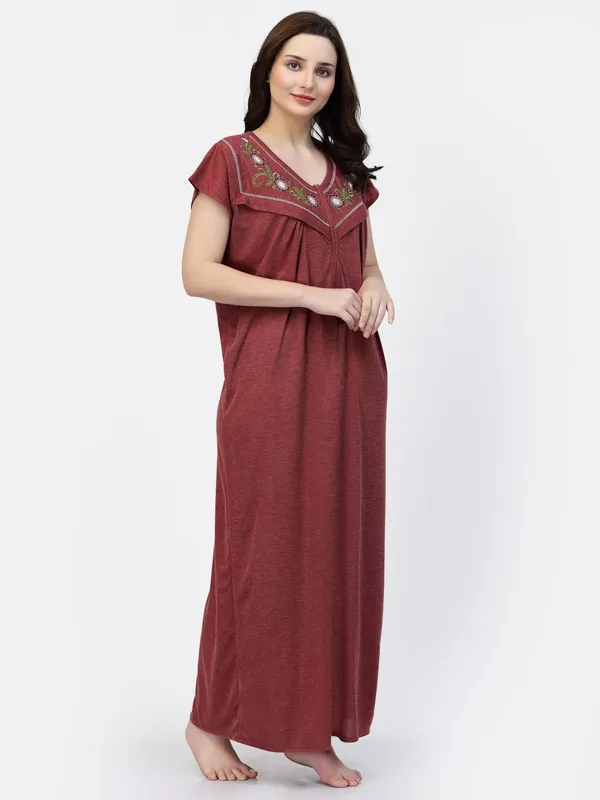 Feeder_Nighty_Maroon