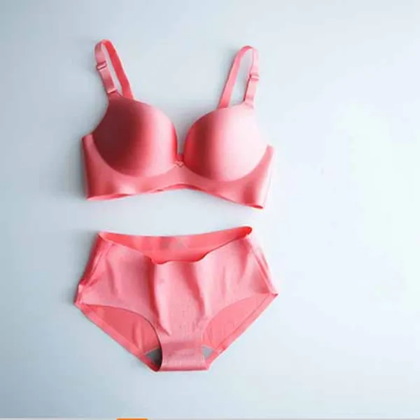 Dailywear_Set_Of_Two_Plus_Size_Comfy_Panties_1_Free_Bra