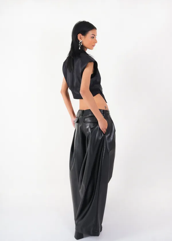The_Sculpt_Crop_Vest