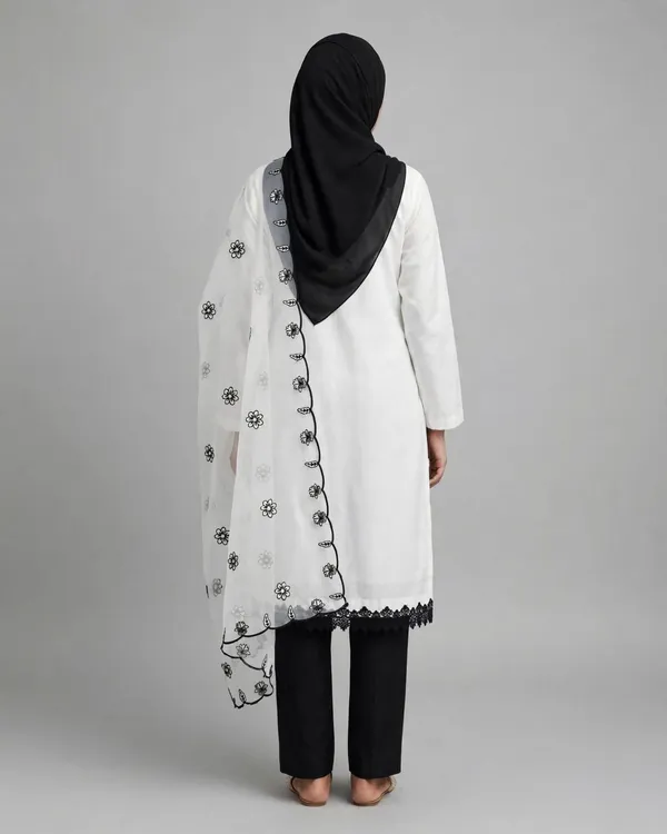 Al_Buraaq_Zoya_White_Embroidered_Salwar_Suit_Set_–_Unstitched