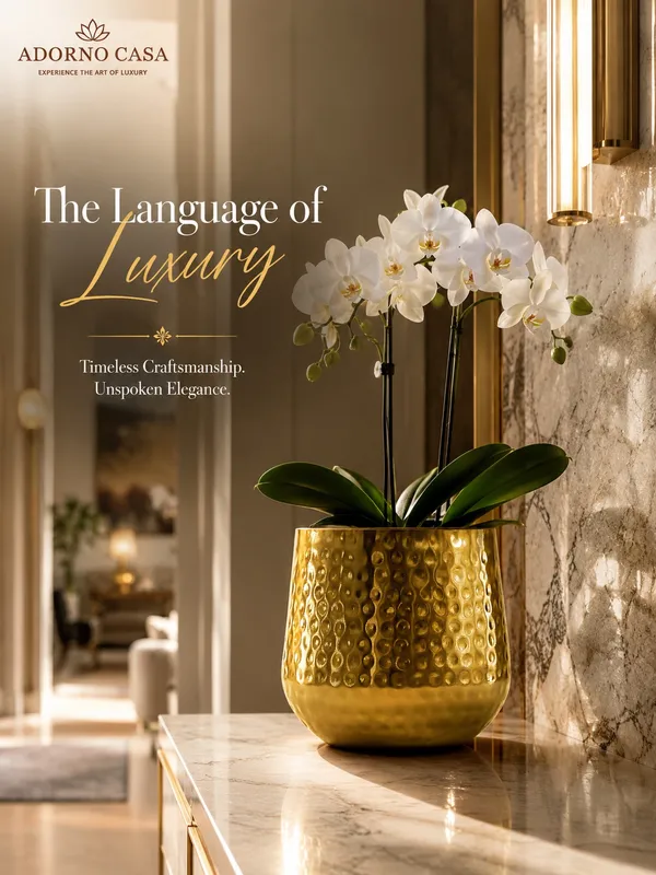Aurum_Hammered_Gold_Finish_Metal_Accent_Vase