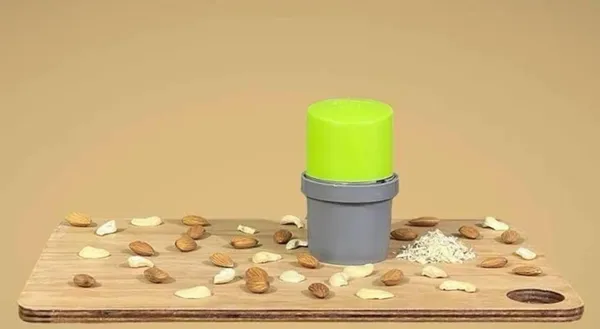 Green_Manual_Nut_Slicer_And_Cutter