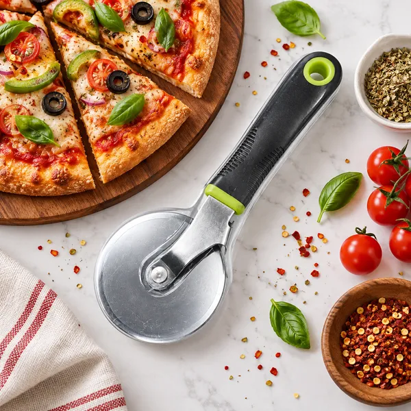 Silver_Stainless_Steel_Classic_Pizza_Cutter