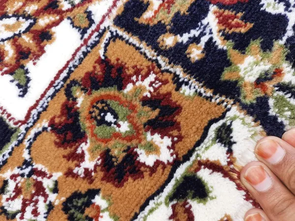 Mosaic_Persian_Wool_Carpet