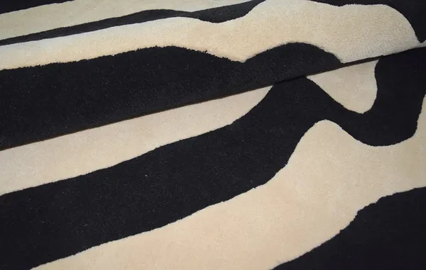 Orbit_Irregular_Hand_Tufted_Carpet
