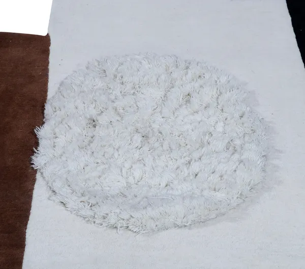 Pria_Irregular_Hand_Tufted_Carpet_Rug