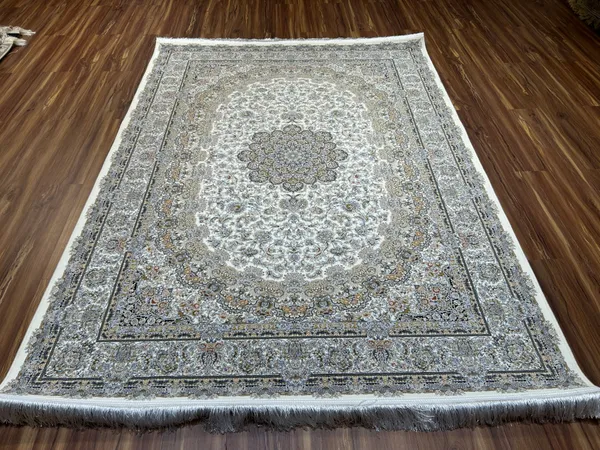 Farhad_Iranian_Carpet_Rug_5x7