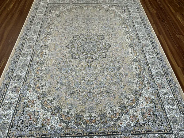 Esfandiar_Iranian_Carpet_Rug_5x7